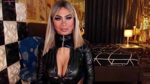 Snapshot of ravenmystiquex chatting on March 12, 8:09 am ravenmystiquex online show from March 12, 8:09 am