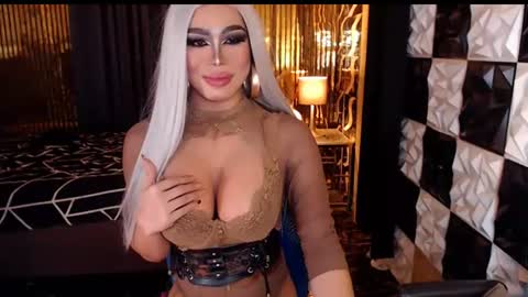 ravenmystiquex online show from June 22, 1:40 am