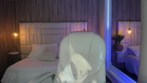 Snapshot of ravenn21 chatting on February 24, 11:41 am Raven online show from February 24, 11:41 am