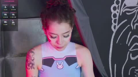 Snapshot of ravennmoonn chatting on October 7, 6:49 pm Raven online show from October 7, 6:49 pm