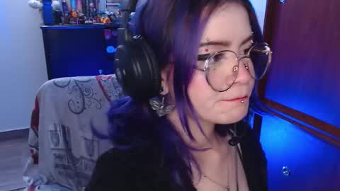 Snapshot of raventh_ chatting on October 21, 2:40 pm raventh_ online show from October 21, 2:40 pm