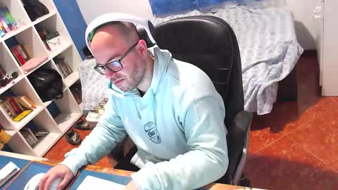 ravingr3d3 online show from February 2, 9:52 am