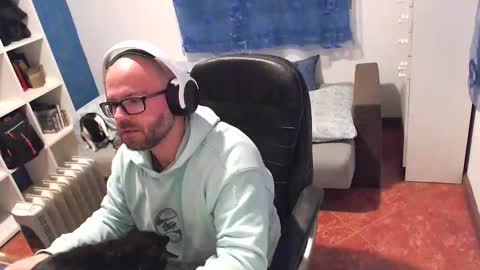 ravingr3d3 online show from March 8, 8:01 pm