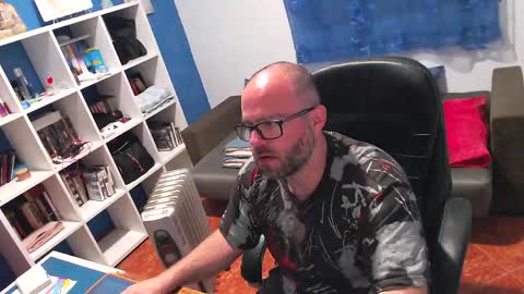 Snapshot of ravingr3d3 chatting on April 19, 9:28 pm ravingr3d3 online show from April 19, 9:28 pm
