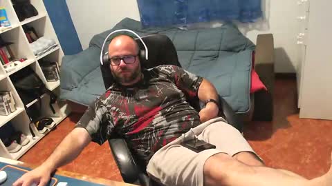 Snapshot of ravingr3d3 chatting on April 20, 10:44 pm ravingr3d3 online show from April 20, 10:44 pm
