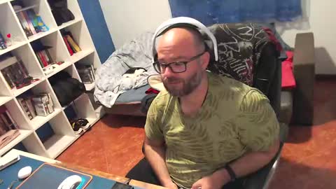 Snapshot of ravingr3d3 chatting on April 21, 10:34 pm ravingr3d3 online show from April 21, 10:34 pm