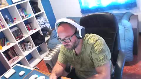 Snapshot of ravingr3d3 chatting on April 24, 8:28 am ravingr3d3 online show from April 24, 8:28 am