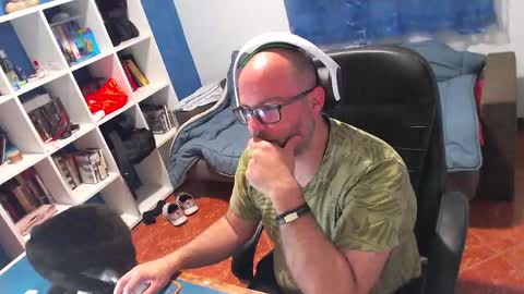 Snapshot of ravingr3d3 chatting on May 4, 9:55 pm ravingr3d3 online show from May 4, 9:55 pm
