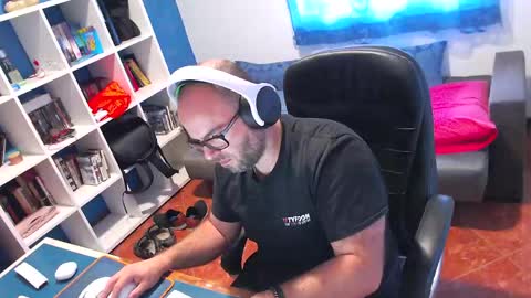 Snapshot of ravingr3d3 chatting on May 7, 8:31 am ravingr3d3 online show from May 7, 8:31 am