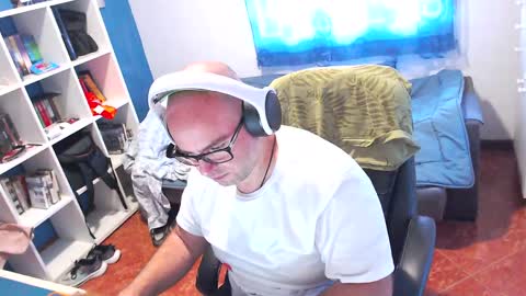 Snapshot of ravingr3d3 chatting on May 20, 11:16 am ravingr3d3 online show from May 20, 11:16 am