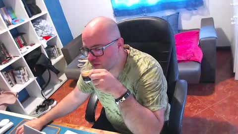 Snapshot of ravingr3d3 chatting on May 21, 8:10 am ravingr3d3 online show from May 21, 8:10 am