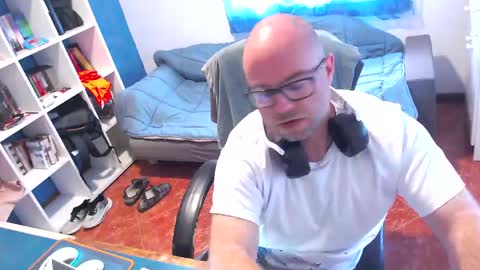 Snapshot of ravingr3d3 chatting on May 22, 10:43 am ravingr3d3 online show from May 22, 10:43 am