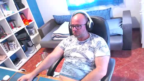 Snapshot of ravingr3d3 chatting on May 24, 3:28 pm ravingr3d3 online show from May 24, 3:28 pm