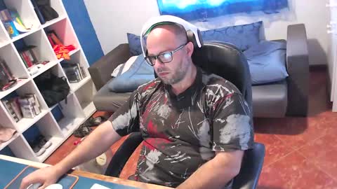 Snapshot of ravingr3d3 chatting on May 27, 8:33 am ravingr3d3 online show from May 27, 8:33 am