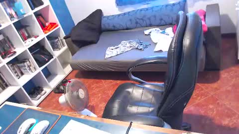 Snapshot of ravingr3d3 chatting on June 16, 10:51 am ravingr3d3 online show from June 16, 10:51 am