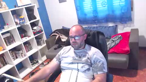 Snapshot of ravingr3d3 chatting on June 25, 3:05 pm ravingr3d3 online show from June 25, 3:05 pm