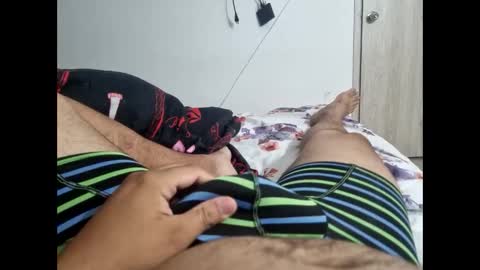 Snapshot of ray_rey1210 chatting on February 19, 3:35 am ray_rey1210 online show from February 19, 3:35 am