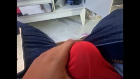 Snapshot of ray_rey1210 chatting on February 24, 11:41 am ray_rey1210 online show from February 24, 11:41 am