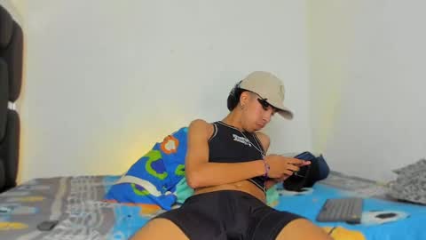 Snapshot of raydevil_ chatting on November 11, 5:46 pm Rayn online show from November 11, 5:46 pm