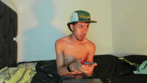 Snapshot of raydevil_ chatting on January 8, 9:00 am Rayn online show from January 8, 9:00 am