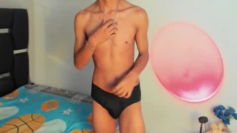 Snapshot of raydevil_ chatting on February 1, 7:45 pm Rayn online show from February 1, 7:45 pm