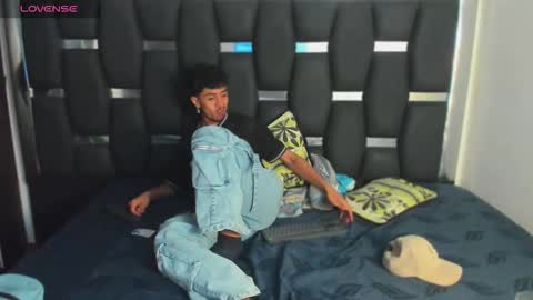 Snapshot of raydevil_ chatting on February 4, 7:58 am Rayn online show from February 4, 7:58 am