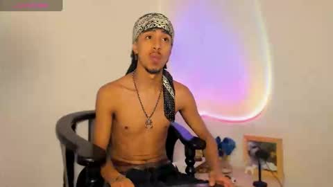 Snapshot of raydevil_ chatting on February 10, 7:29 pm Rayn online show from February 10, 7:29 pm