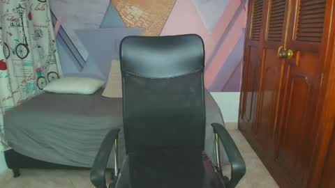 raylin_escobar online show from May 16, 8:18 pm