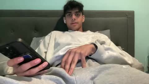 Snapshot of raymondg8596 chatting on February 4, 7:11 pm raymondg8596 online show from February 4, 7:11 pm