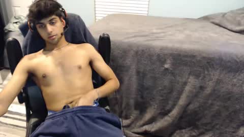 Snapshot of raymondg8596 chatting on February 26, 2:37 am raymondg8596 online show from February 26, 2:37 am