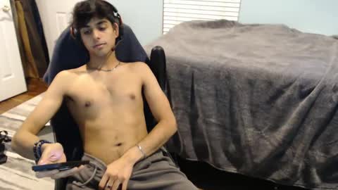 Snapshot of raymondg8596 chatting on March 4, 2:49 am raymondg8596 online show from March 4, 2:49 am