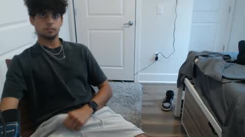 Snapshot of raymondg8596 chatting on September 18, 7:38 pm raymondg8596 online show from September 18, 7:38 pm