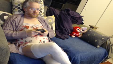 Snapshot of raymondsun chatting on December 25, 10:50 am Sunshine Ray online show from December 25, 10:50 am