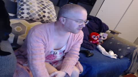 Snapshot of raymondsun chatting on January 1, 2:20 pm Sunshine Ray online show from January 1, 2:20 pm