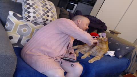 Snapshot of raymondsun chatting on January 1, 5:22 pm Sunshine Ray online show from January 1, 5:22 pm