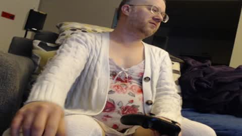 Snapshot of raymondsun chatting on January 11, 12:18 pm Sunshine Ray online show from January 11, 12:18 pm