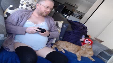 Snapshot of raymondsun chatting on January 19, 8:51 pm Sunshine Ray online show from January 19, 8:51 pm