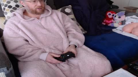 Snapshot of raymondsun chatting on February 16, 2:32 pm Sunshine Ray online show from February 16, 2:32 pm