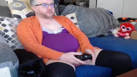 Snapshot of raymondsun chatting on October 12, 2:49 pm Sunshine Ray online show from October 12, 2:49 pm