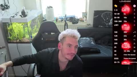 Rayzel online show from March 18, 1:36 pm