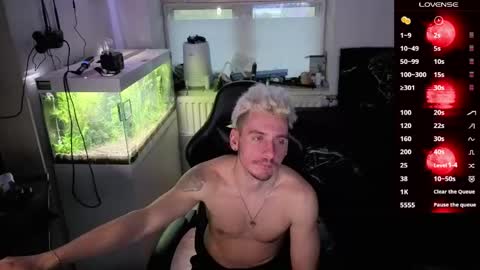 Rayzel online show from March 30, 6:20 pm