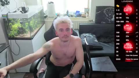 Rayzel online show from April 8, 11:43 am