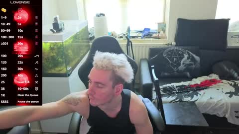 Snapshot of rayzel_white chatting on May 7, 11:37 am Rayzel White online show from May 7, 11:37 am
