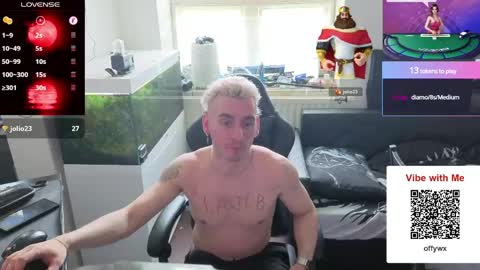 Snapshot of rayzel_white chatting on May 13, 1:30 pm Rayzel White online show from May 13, 1:30 pm