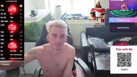 Snapshot of rayzel_white chatting on May 16, 10:36 am Rayzel White online show from May 16, 10:36 am