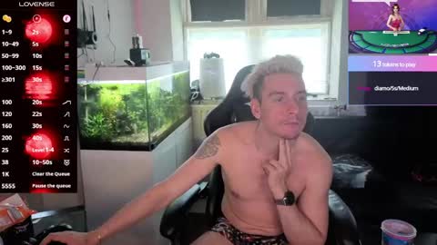 Snapshot of rayzel_white chatting on June 2, 5:15 pm Rayzel White online show from June 2, 5:15 pm