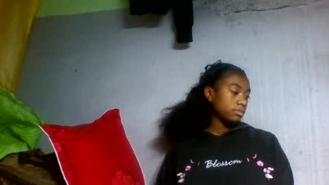 Snapshot of razafyela chatting on July 24, 6:50 pm razafyela online show from July 24, 6:50 pm