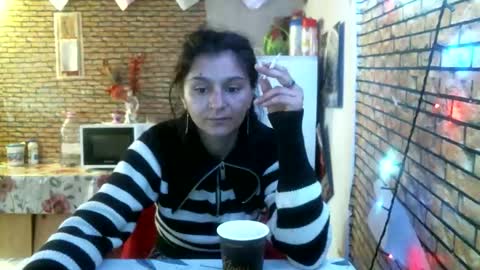 Snapshot of real_coupl3 chatting on May 2, 7:02 am real_coupl3 online show from May 2, 7:02 am