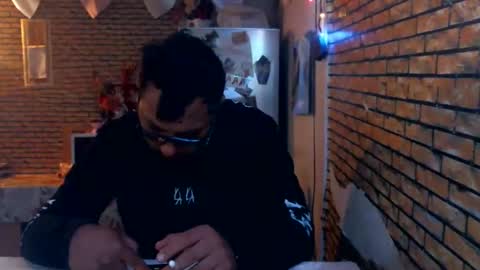 Snapshot of real_coupl3 chatting on May 24, 4:06 am real_coupl3 online show from May 24, 4:06 am