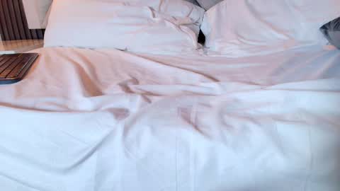 DONCELLA online show from March 8, 2:04 am